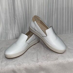 Lucky Brand Hadie Flat Leather Sneaker 6.5M 37